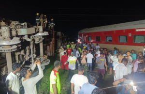 “काव्हरापेट्टईजवळ एक्स्प्रेस ट्रेनने थांबलेल्या ट्रेनला दिला धडक; १३ डबे रुळावरून घसरले”