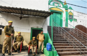 “संभळ हिंसाचार प्रकरण: पोस्टमार्टम अहवालात पोलिसांवरच्या गोळीबाराच्या आरोपाला फेटाळणी; देशी बनावटीच्या पिस्तुलांचा वापर उघड”