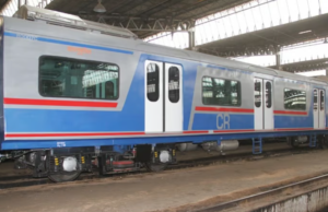 दादर स्थानकावर दरवाजे न उघडल्याने प्रवाशांचा संताप; ट्रेन मॅनेजर निलंबित!