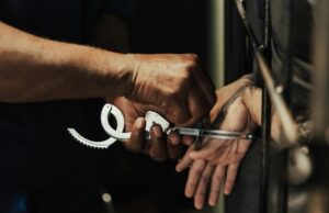 मादक पदार्थांच्या तस्करीला दणका: DRI तर्फे १६ किलो मेफेड्रोन (MD) तस्करीप्रकरणी चौघे अटकेत.