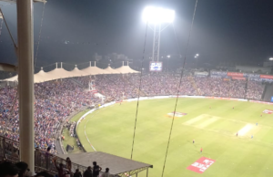 गहुंजे स्टेडियममध्ये क्रिकेटप्रेमींचा उत्साह शिगेला; थरारक सामन्याने रंगला दिवस!