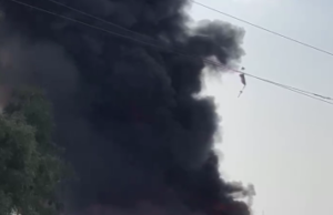 विकासनगर येथे भीषण आग – सजावट साहित्याने घेतला पेट, प्रशासनाची तत्काळ कारवाई