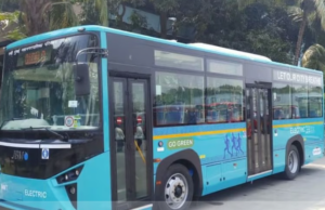 नवी मुंबईत NMMC बसमध्ये प्रेमीयुगलाचा अश्लील प्रकार; व्हायरल व्हिडिओनंतर वाहकावर कारवाई! दुसऱ्या घटनेत १६ वर्षीय मुलाचा तलवारीसह थरार