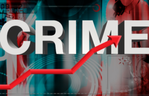 कोथरूडमध्ये भरदिवसा चोरी! पार्क केलेल्या दुचाकीच्या डिक्कीतून तब्बल १.९९ लाख रुपये लंपास — चोर पसार, पोलीस तपास सुरू