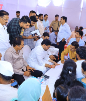 वडगाव मावळमध्ये ‘जनता दरबार’ला उत्स्फूर्त प्रतिसाद; आमदार सुनील शेळके यांनी जनतेच्या अडचणींना दिले तात्काळ उत्तर